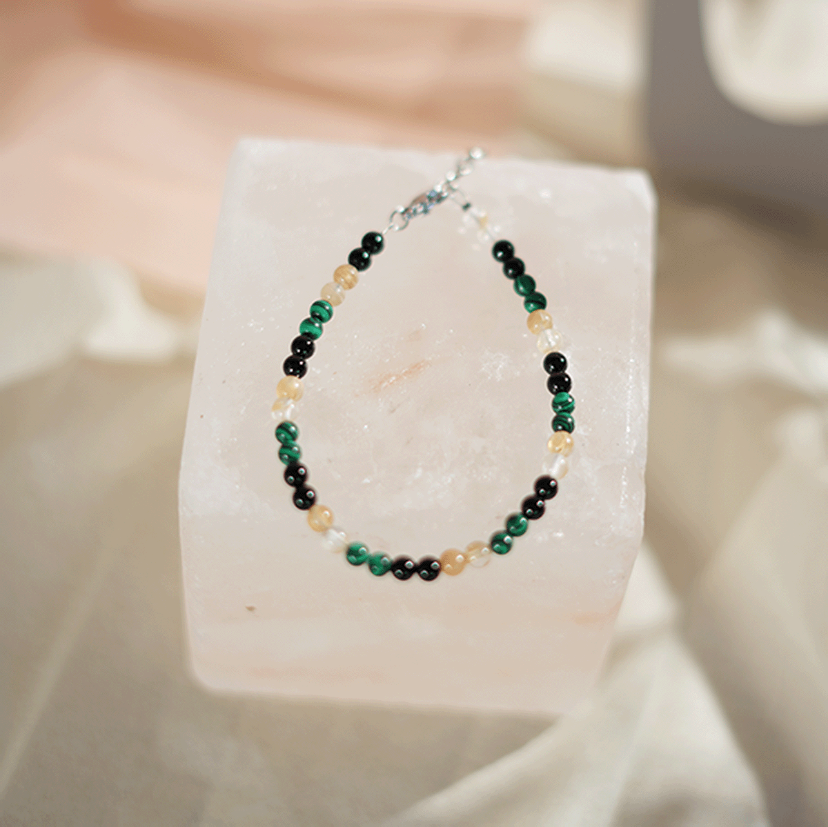 اسوارة حماية وفرة وشفاء